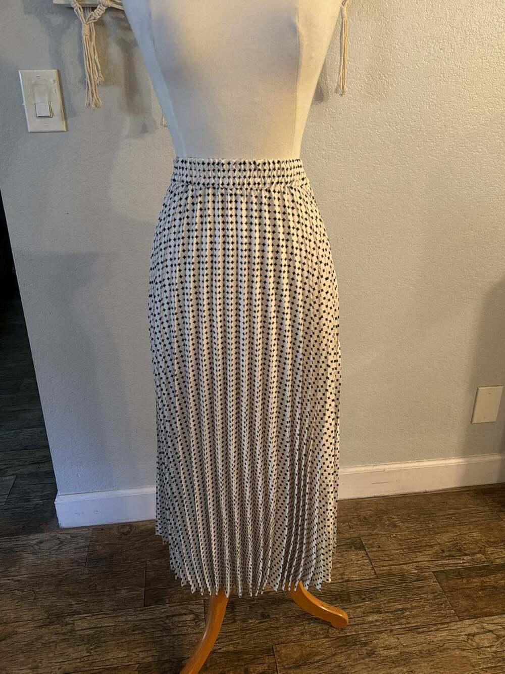 Max Studio Ivory and Black Star Dot Print Pleated Maxi Skirt